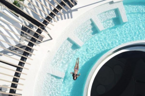 Panoramic 1-BR Studio,Garden, 360º Pool & Gym